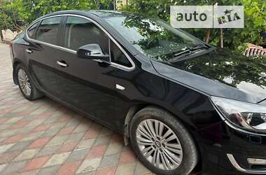 Седан Opel Astra 2013 в Теофиполе