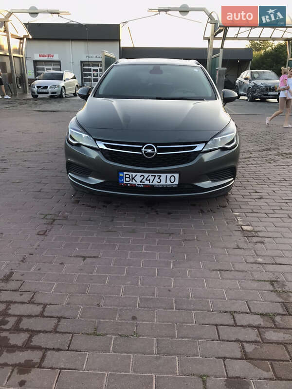 Універсал Opel Astra 2018 в Сарнах