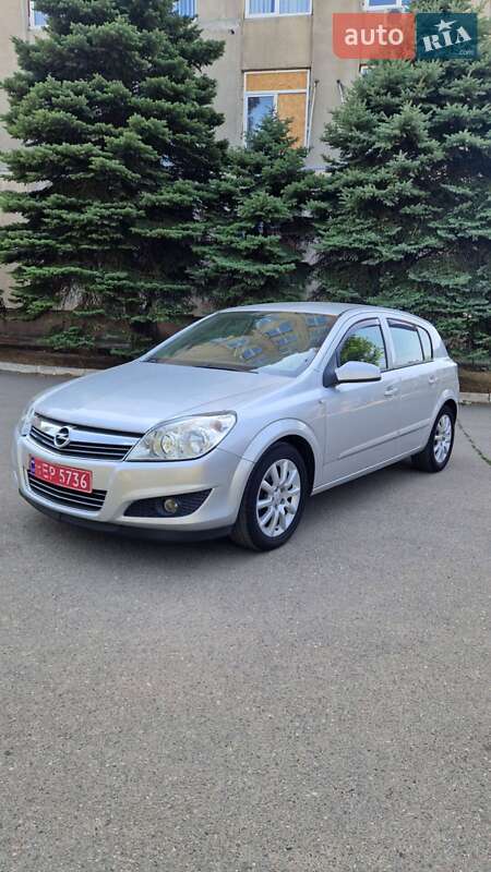 Хэтчбек Opel Astra 2008 в 