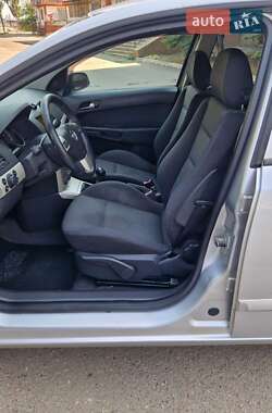 Хэтчбек Opel Astra 2008 в 