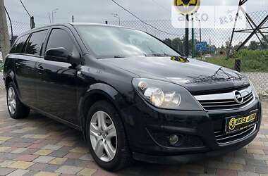 Универсал Opel Astra 2013 в Стрые