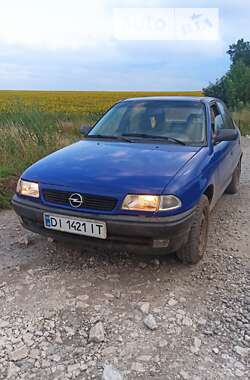 Хэтчбек Opel Astra 1995 в Обертине