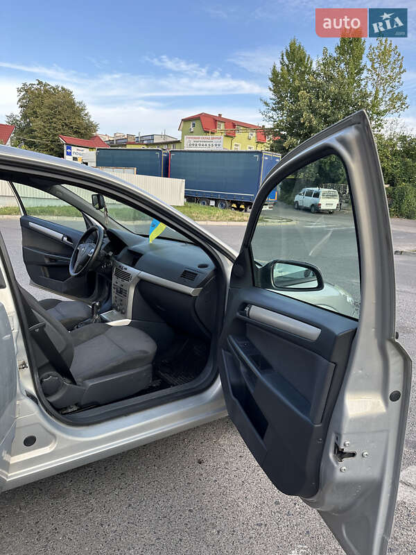 Хэтчбек Opel Astra 2007 в Львове