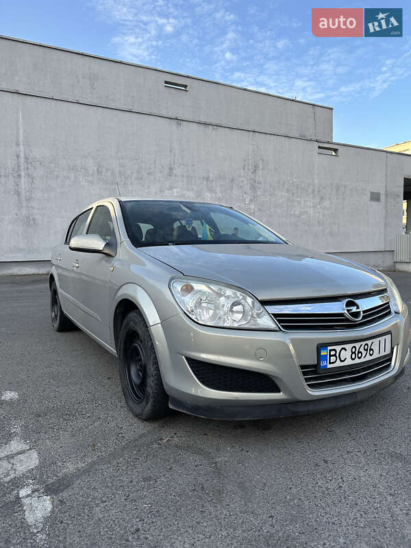 Хэтчбек Opel Astra 2007 в Львове