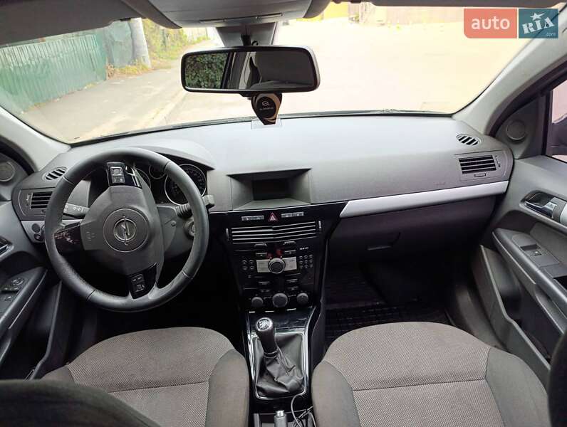Универсал Opel Astra 2010 в Василькове