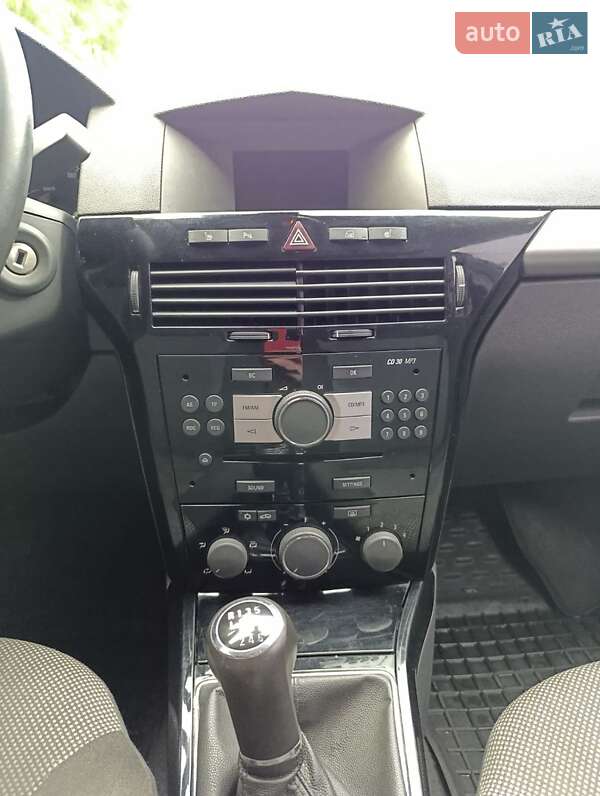 Универсал Opel Astra 2010 в Василькове