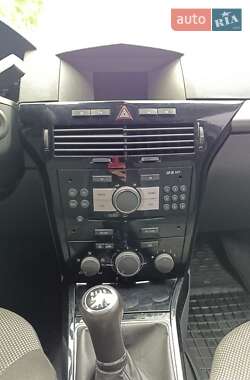Универсал Opel Astra 2010 в 