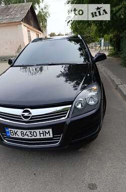 Універсал Opel Astra 2010 в Василькові