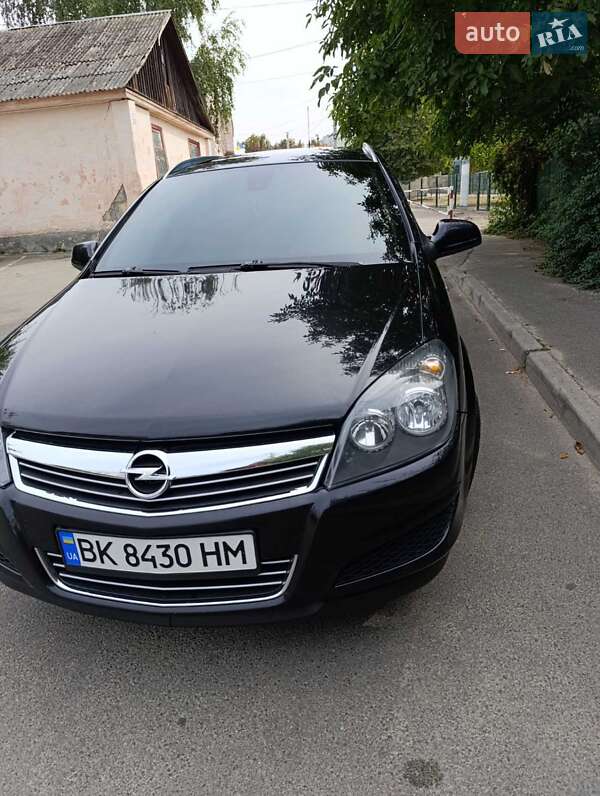 Универсал Opel Astra 2010 в Василькове