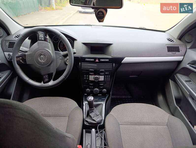 Универсал Opel Astra 2010 в Василькове