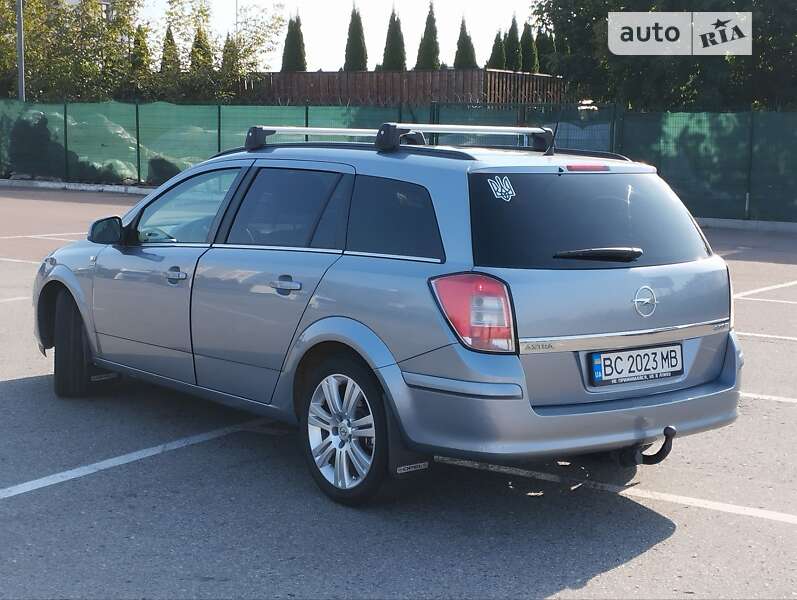 Универсал Opel Astra 2010 в Львове
