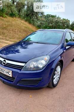 Универсал Opel Astra 2006 в Тростянце