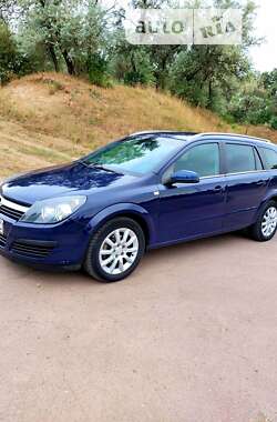 Универсал Opel Astra 2006 в Тростянце