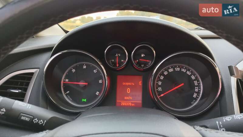 Універсал Opel Astra 2011 в Золочеві