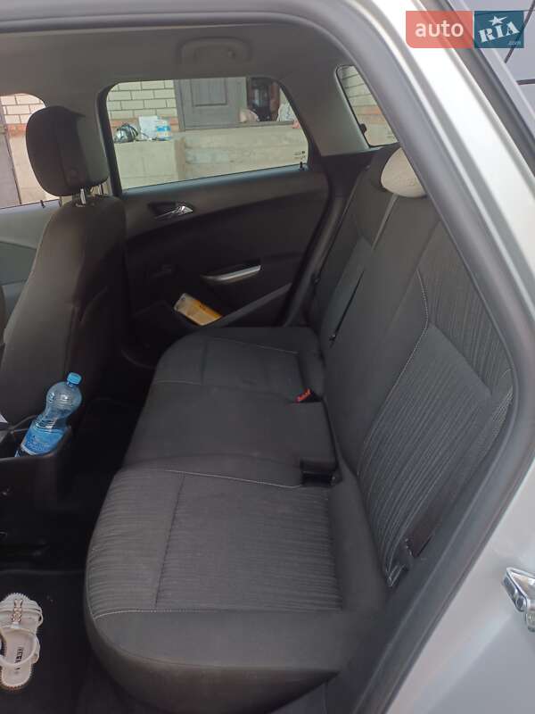 Opel Astra 2011