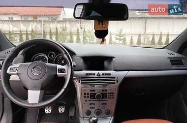 Купе Opel Astra 2006 в 