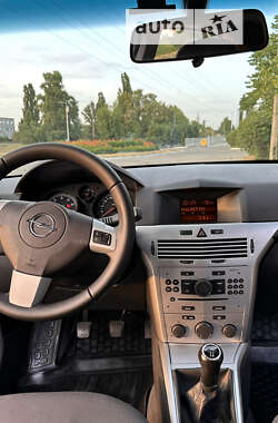 Хэтчбек Opel Astra 2012 в Киеве