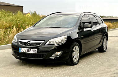 Універсал Opel Astra 2012 в Івано-Франківську