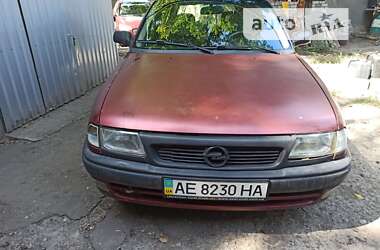 Універсал Opel Astra 1995 в Дніпрі