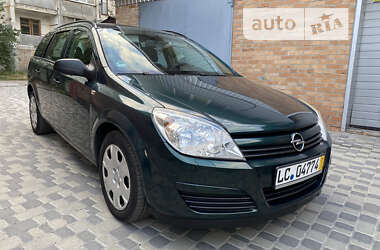 Универсал Opel Astra 2005 в Хороле