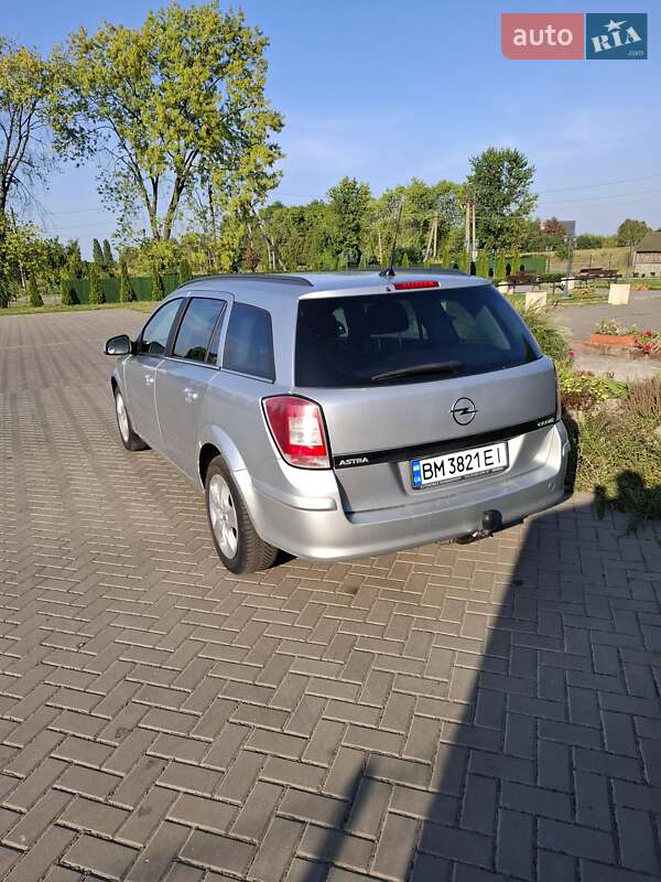 Универсал Opel Astra 2010 в Конотопе