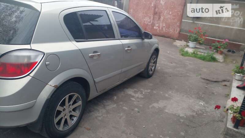 Хэтчбек Opel Astra 2007 в Коростене