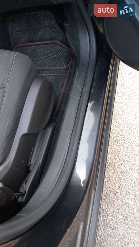 Універсал Opel Astra 2011 в Золочеві