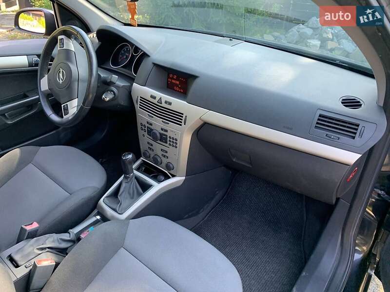 Универсал Opel Astra 2008 в Ровно