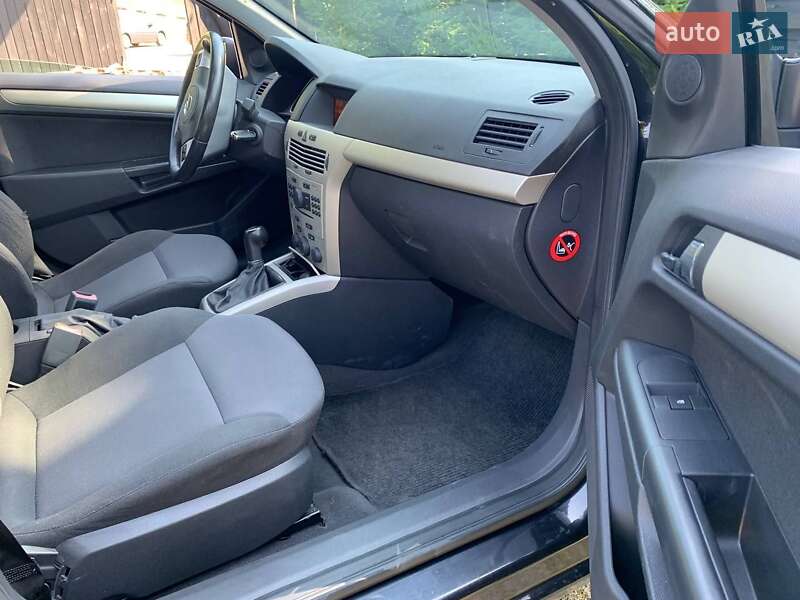 Универсал Opel Astra 2008 в Ровно