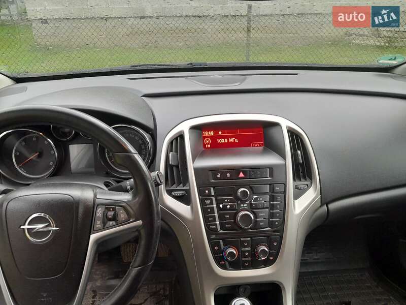 Универсал Opel Astra 2010 в Самборе
