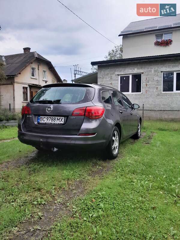 Универсал Opel Astra 2010 в Самборе