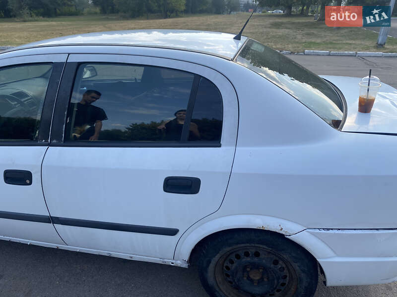 Седан Opel Astra 2000 в Ровно