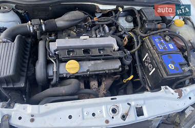 Седан Opel Astra 2000 в Ровно