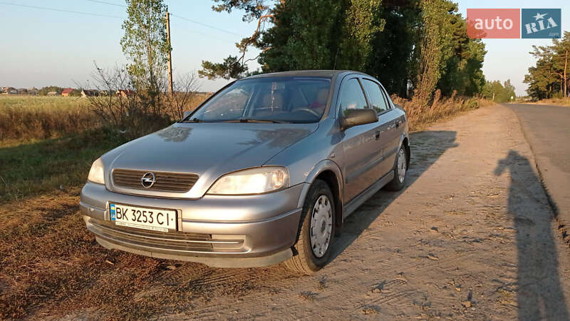 Седан Opel Astra 2006 в Владимирце