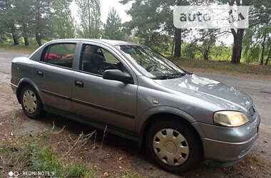 Седан Opel Astra 2006 в Владимирце