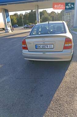 Седан Opel Astra 2006 в 