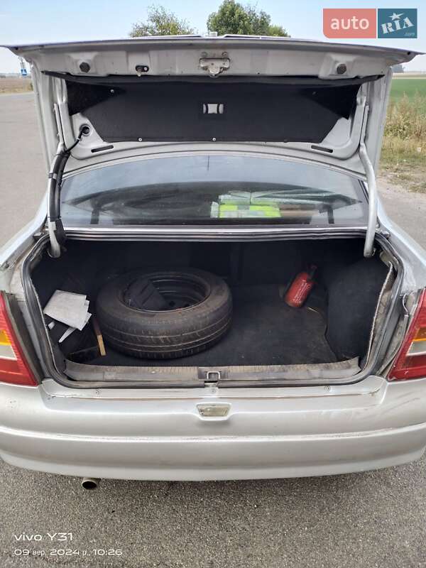 Седан Opel Astra 2001 в Ичне