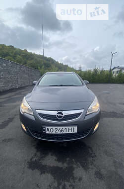 Універсал Opel Astra 2011 в Іршаві