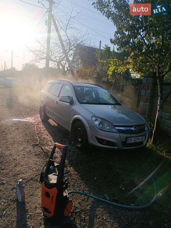 Хетчбек Opel Astra 2008 в 