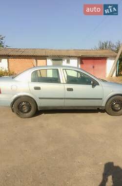 Седан Opel Astra 2004 в 