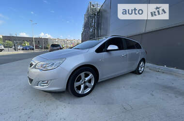 Універсал Opel Astra 2011 в Києві