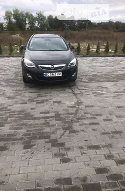 Універсал Opel Astra 2011 в Золочеві