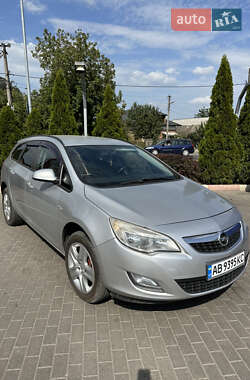 Универсал Opel Astra 2011 в 