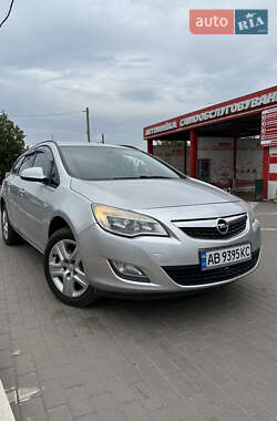Универсал Opel Astra 2011 в 