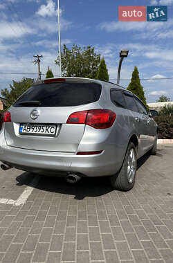 Универсал Opel Astra 2011 в 