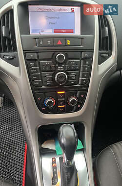 Универсал Opel Astra 2011 в 