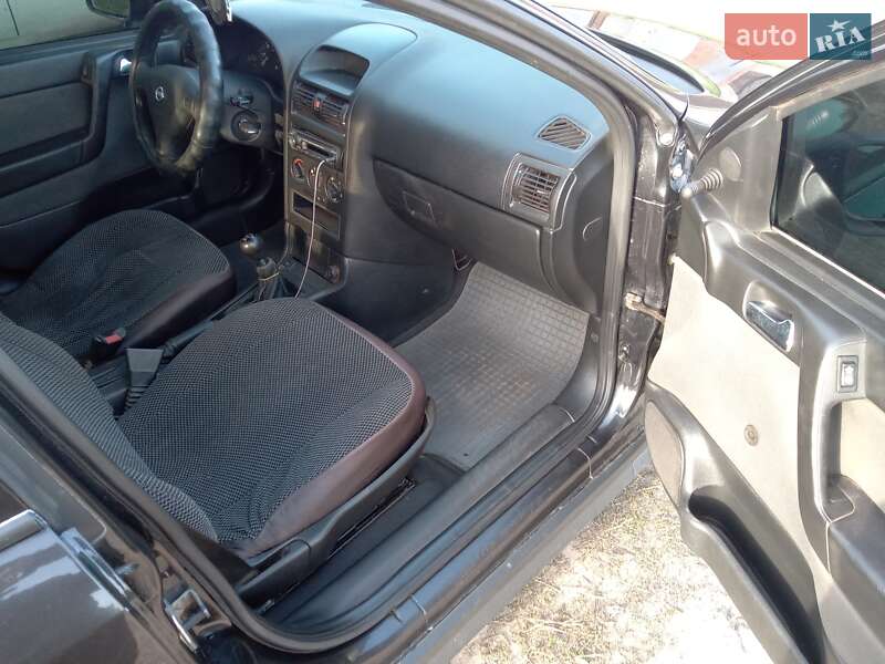 Седан Opel Astra 2007 в Недригайлове