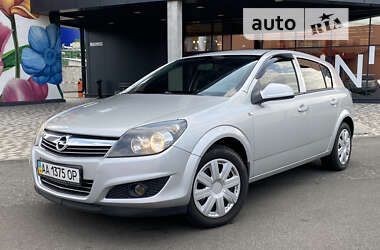 Хэтчбек Opel Astra 2014 в Киеве