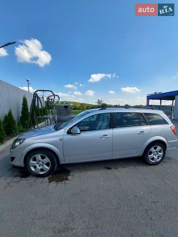 Универсал Opel Astra 2010 в 