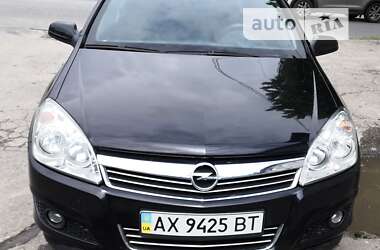 Седан Opel Astra 2008 в Будах